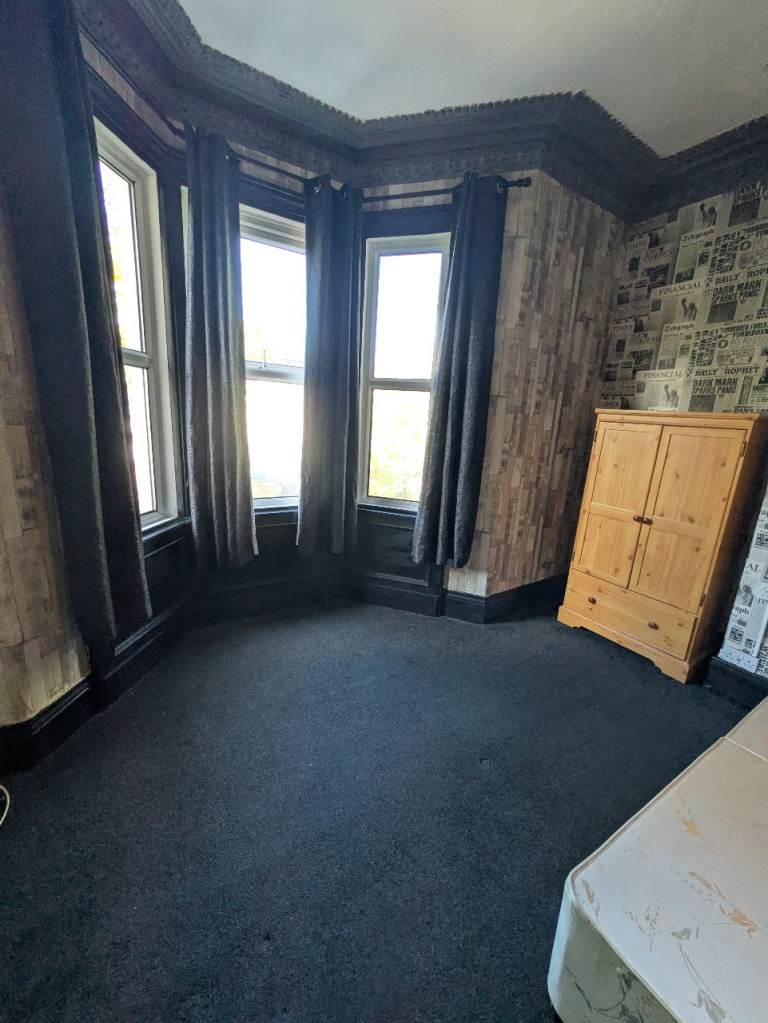 2 bed upper flat for rent