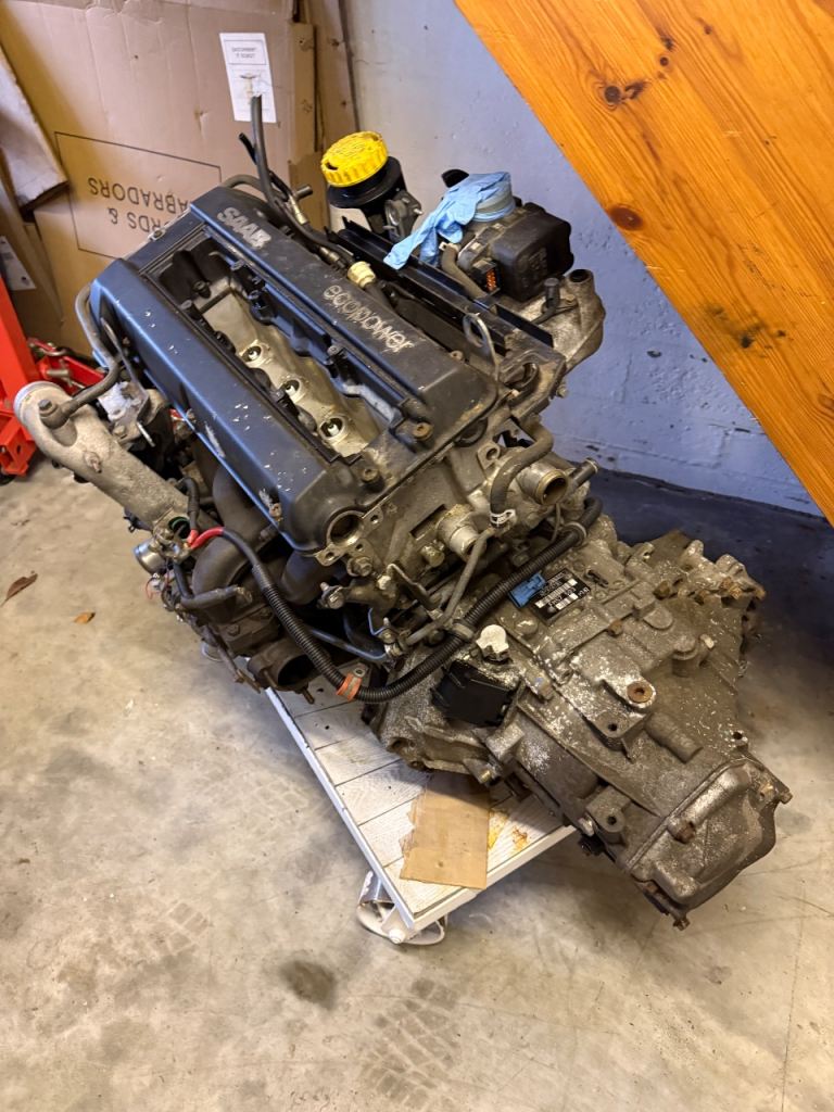 Saab 9-3 2.0 engine and gearbox (can split engine and box)