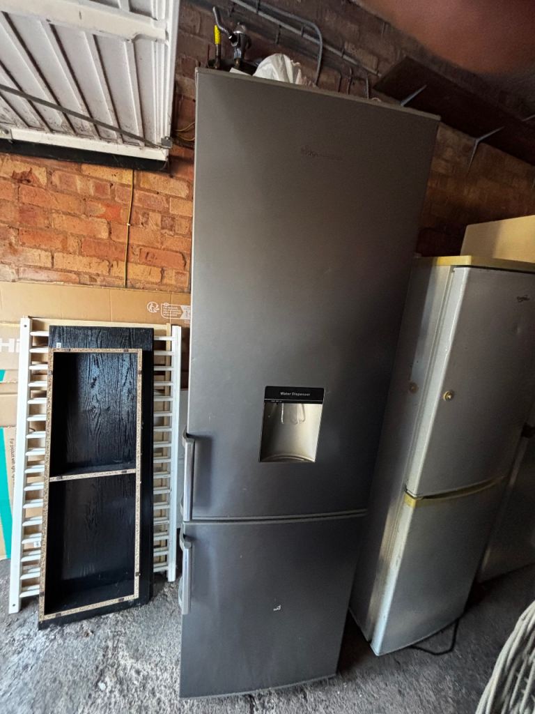 Hisense Fridge Freezer with Water Dispenser 