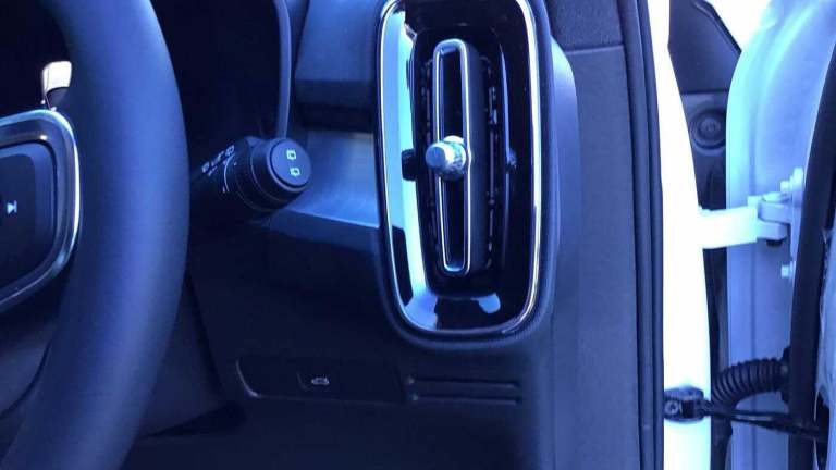 2025 Volvo XC40 Plus, B4 Mild hybrid, Petrol, Dark ESTATE Petrol/Electric Hybrid Automatic