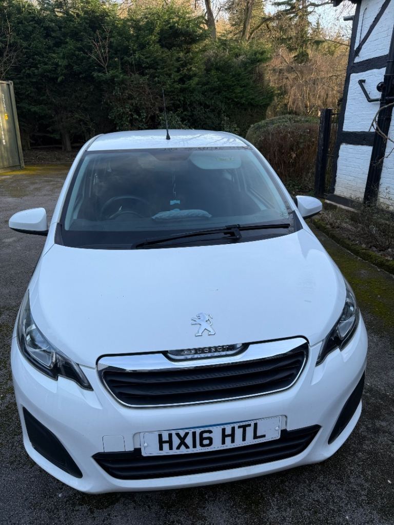 White Peugeot 108