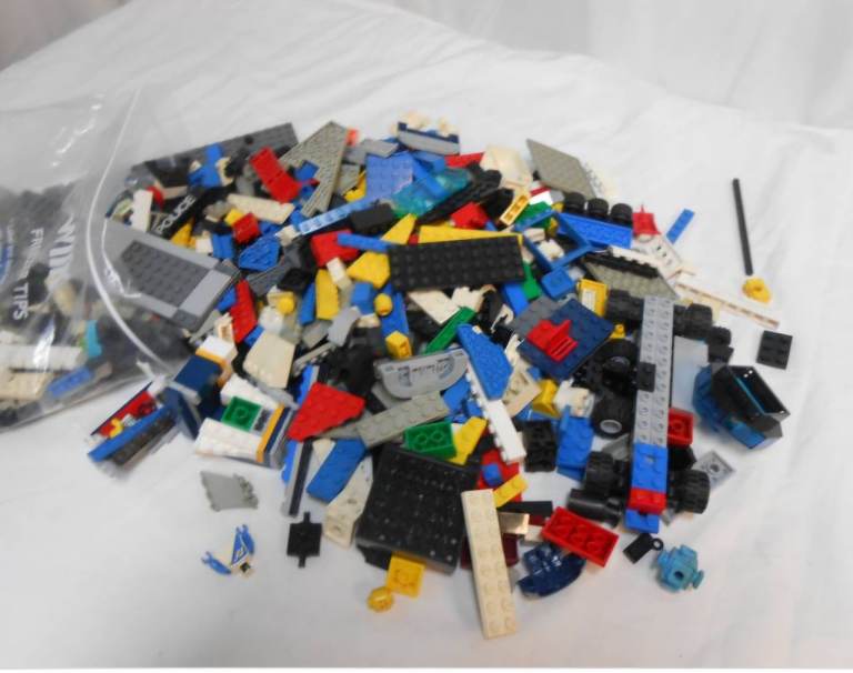 1kg of random Lego