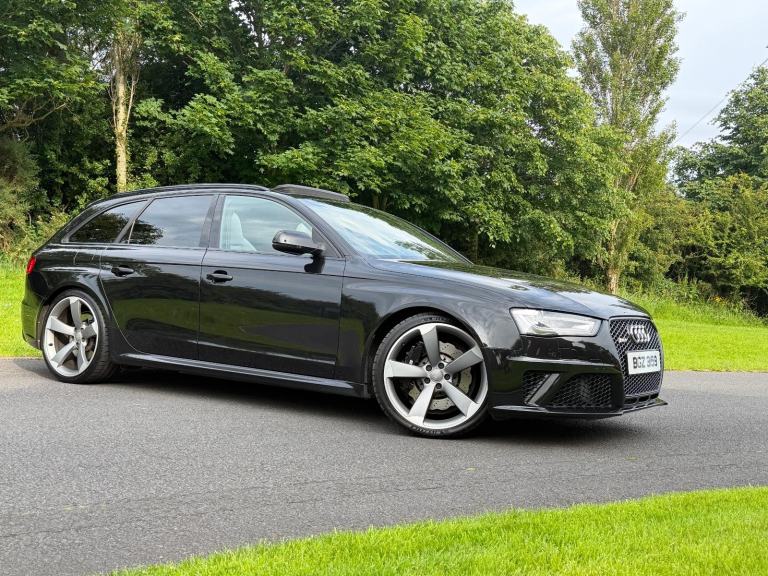 Audi RS4 AVANT 4.2 FSI V8 444 BHP *** FSH / PAN ROOF 