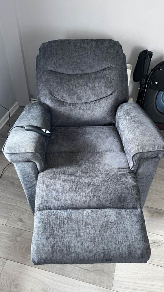 Power lift electric chair