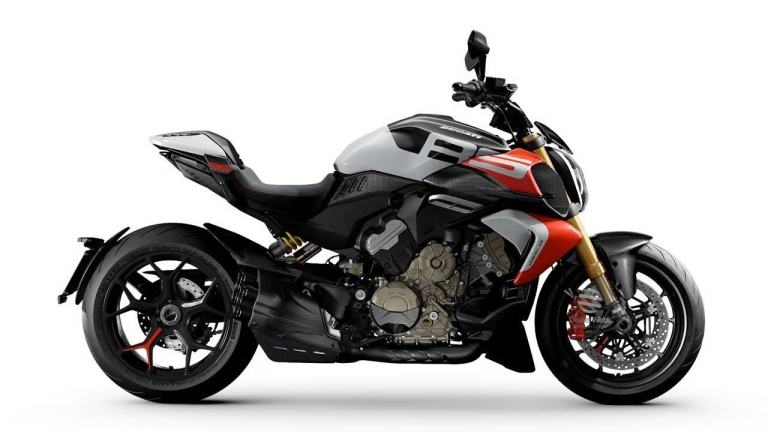 Ducati Diavel V4 RS 2026 DRY Clutch! Ohlins! Forged Wheels! 1103cc Desmo Engine!