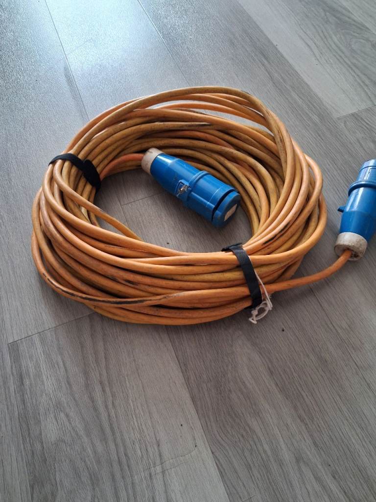 Electrical hookup cable 