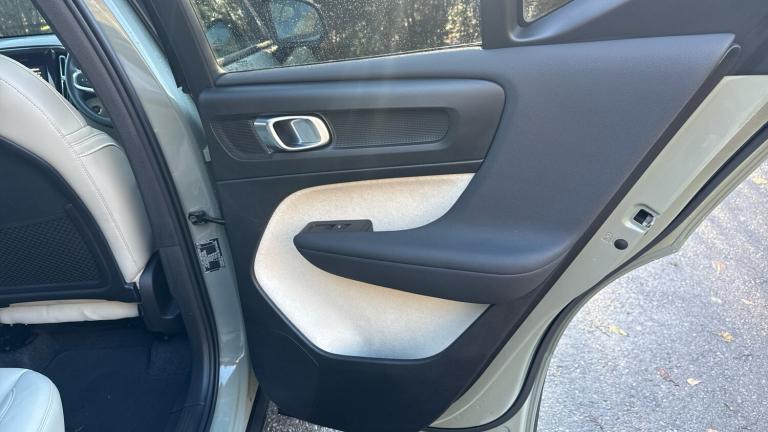 2025 Volvo XC40 2.0 B4P Ultra Dark 5dr Auto Petrol Estate Estate Petrol Automatic