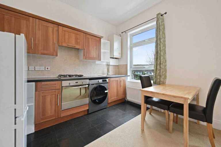 Stunning condition 1 bed flat