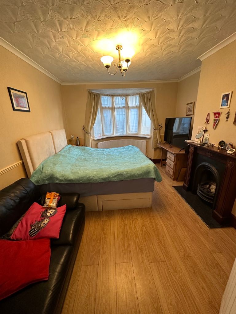 Double room extra larger ! No deposit. All included 