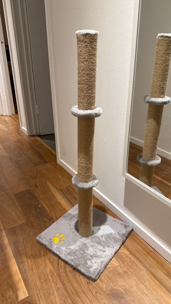 Neutral / grey cat scratching post 