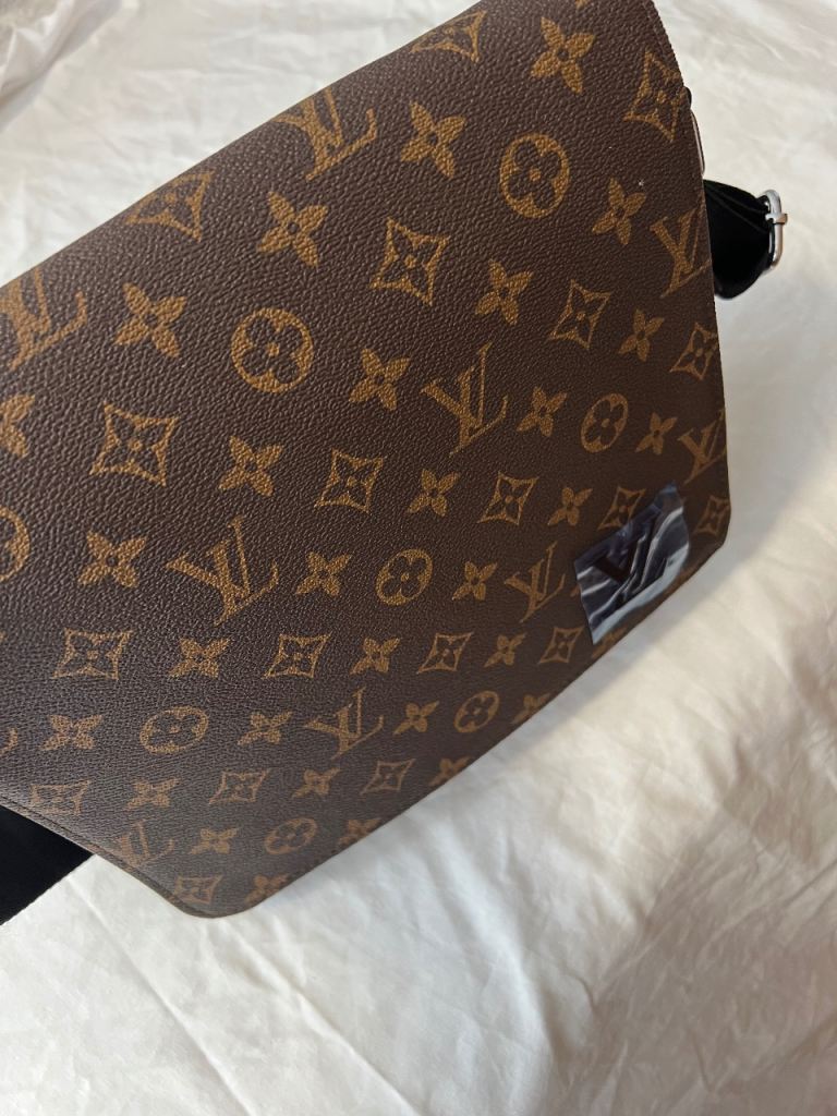 Lv crossbody bad