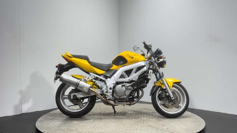 Suzuki SV650 N 2004 17K RUNNING PROJECT BIKE SPARES OR REPAIR 650CC NAKED A2