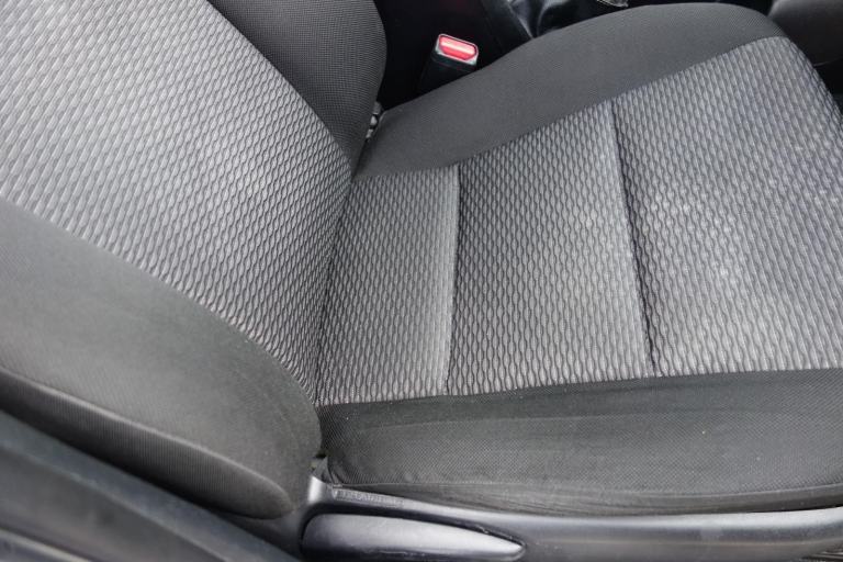 Toyota Hilux 2.4 D-4D Active Pickup Extended Cab 4dr Diesel Manual 4W... 2020/20