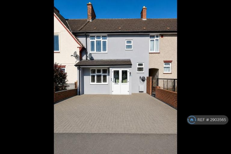 3 bedroom house in Bennetts Castle Lane, Dagenham, RM8 (3 bed) (#2903565)