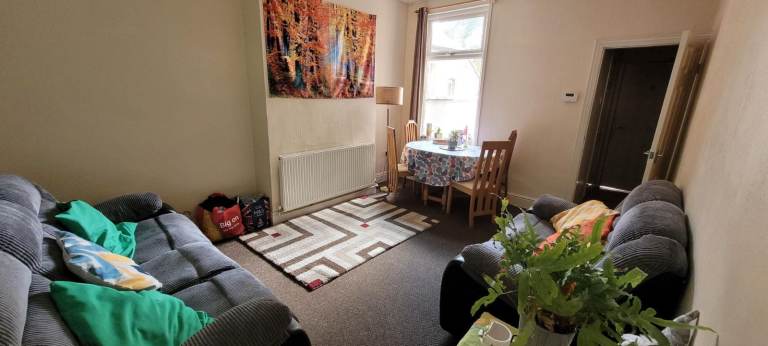 A nice double room in CV3 area Coventry bills inclusive
