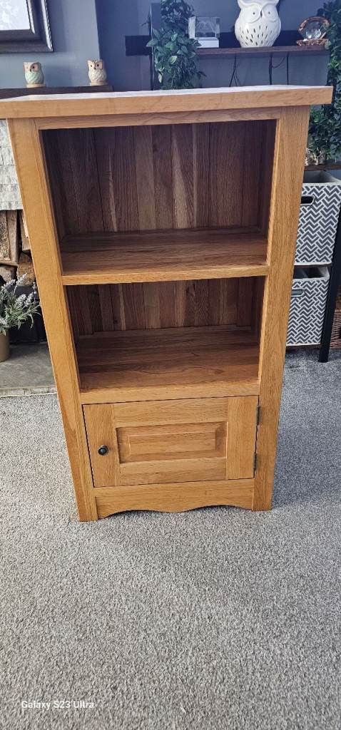 Beautiful solid oak bookcase/sideboard 