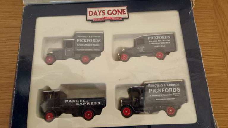 LLedo Collectibles "Days Gone"  Vintage Models, Pickfords Vehicles