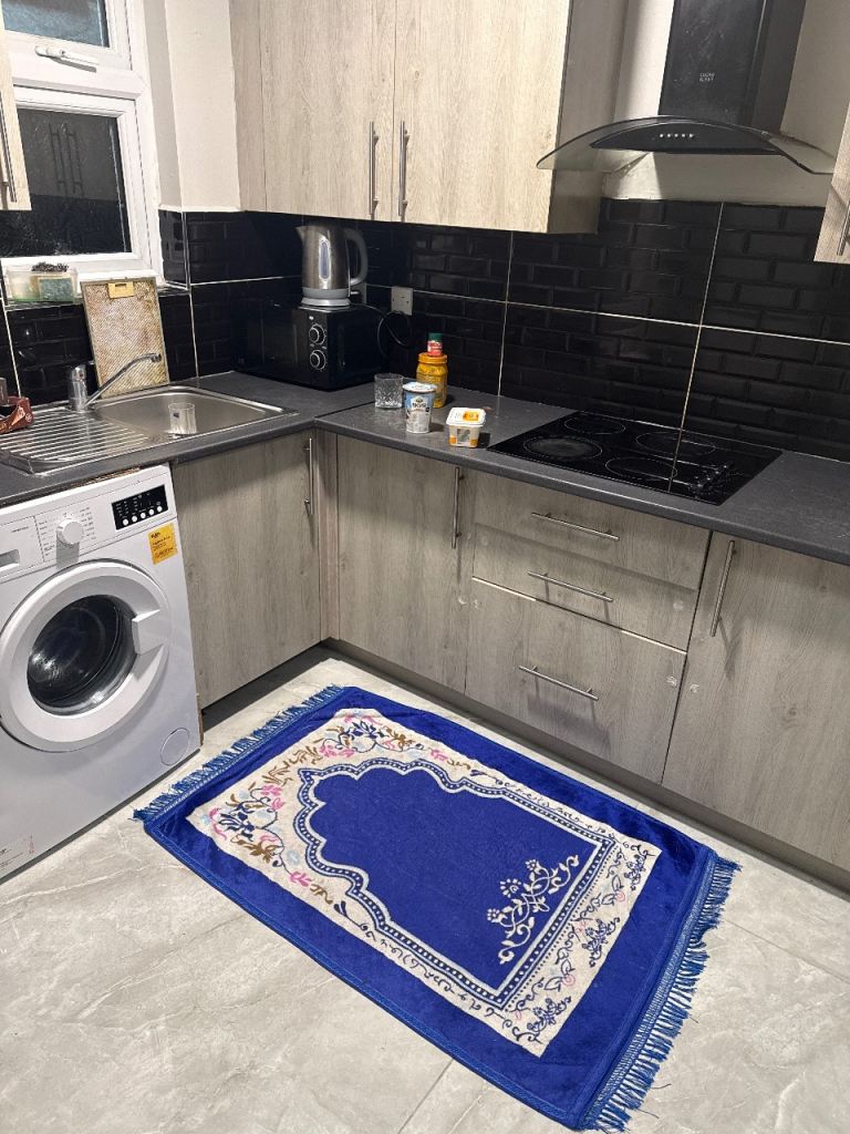 I bed annex flat to rent