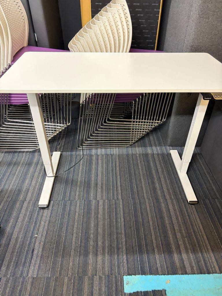 Used Flexispot Classic Electric Standing Sit stand Height adjustable Desk Memorable settings