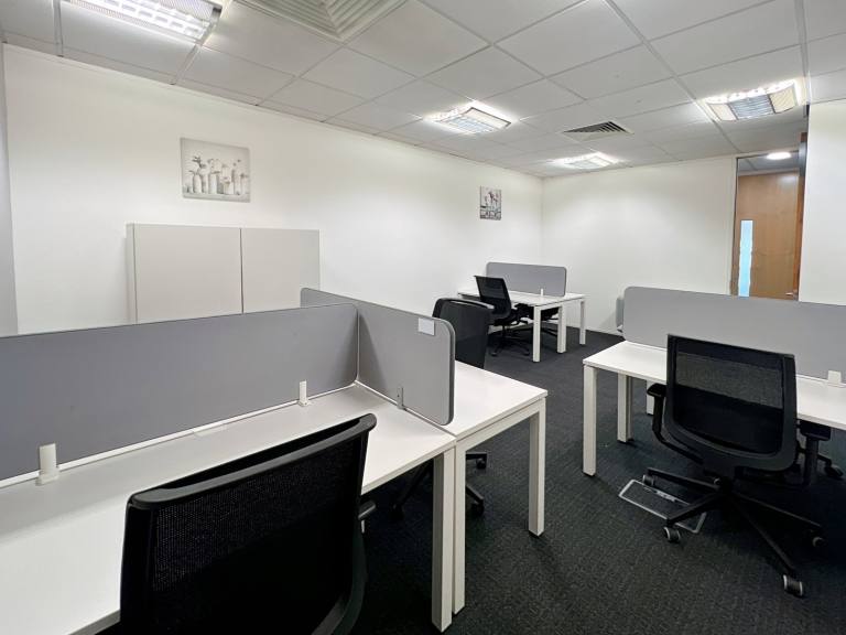 Leicester - LE19 1SY \ Desk Rental in a Coworking Environment