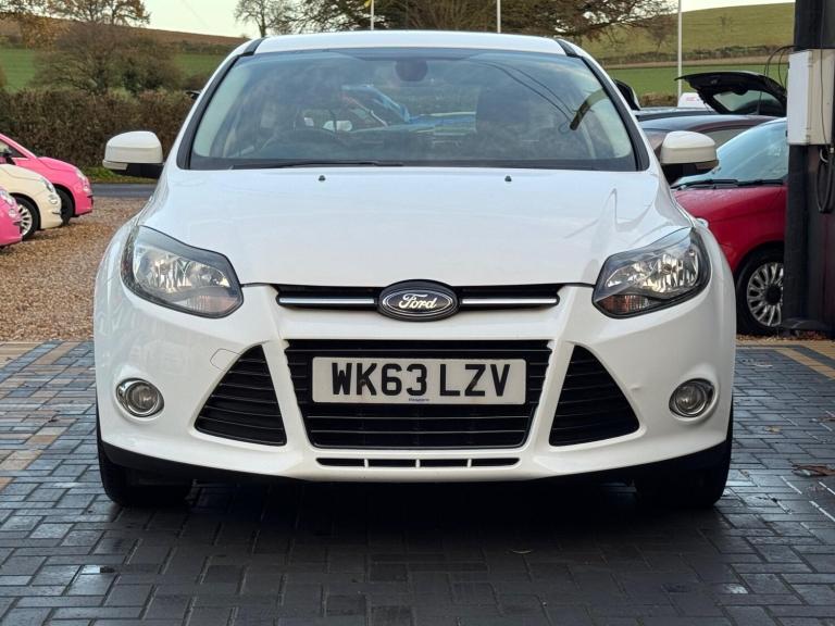 2013 Ford Focus 1.0 125 EcoBoost Titanium Navigator 5dr HATCHBACK PETROL Manual