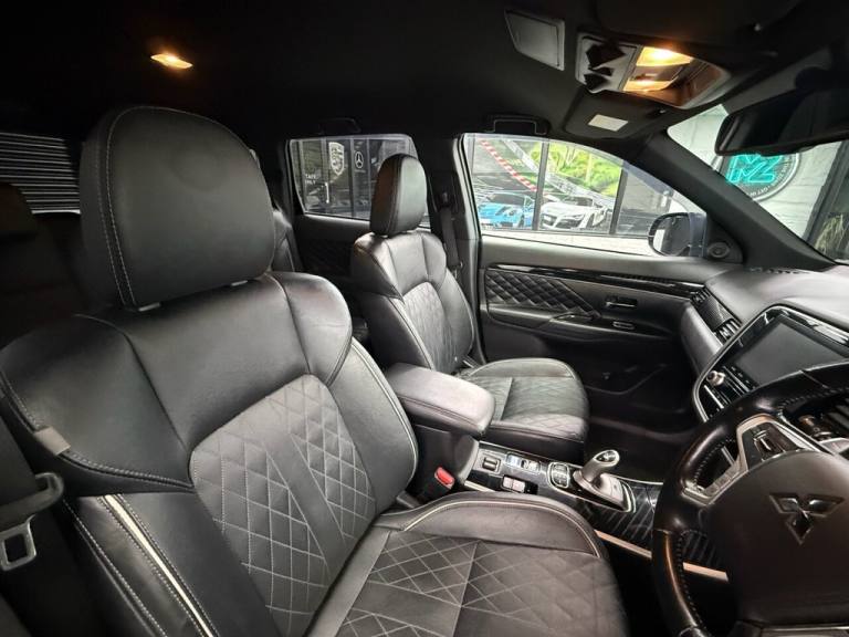 2020 Mitsubishi Outlander 2.4h TwinMotor 13.8kWh Exceed Safety SUV 5dr Petrol Plug-in Hybrid CVT ...