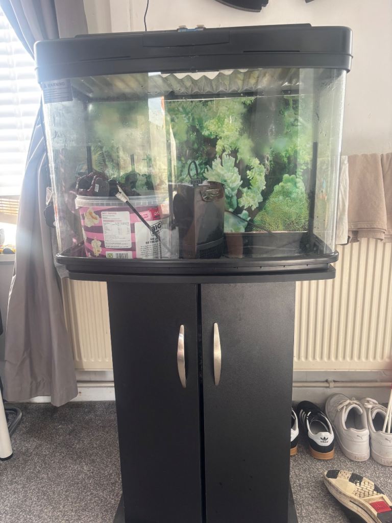 Fish Tank with Cabinet – Black, Good Condition 64l