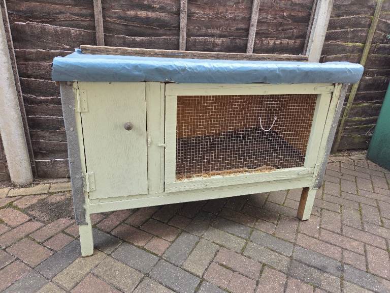 Rabbit hutch 
