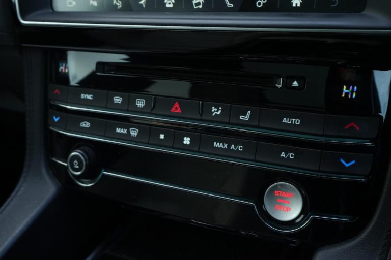 2016 Jaguar F-Pace 3.0d V6 1st Edition 5dr Auto AWD ESTATE DIESEL Automatic