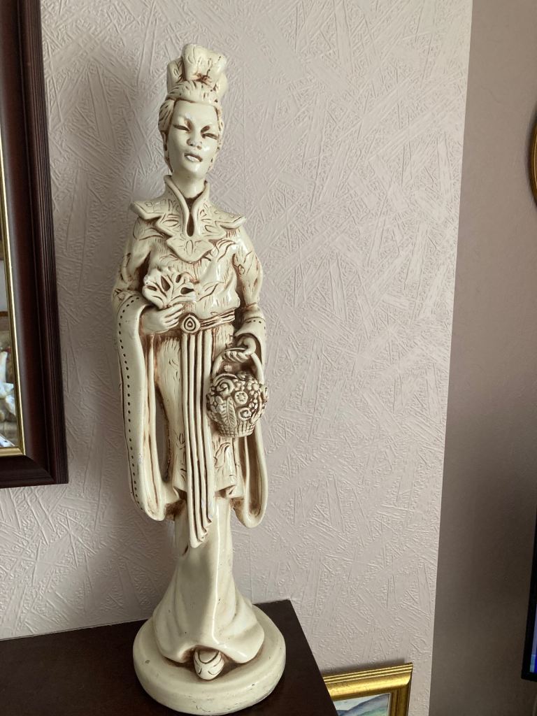 Vintage Japanese geisha figurine