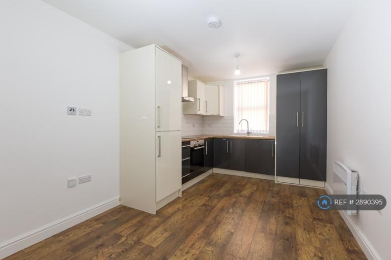 1 bedroom flat in Lincoln Road, Peterborough, PE1 (1 bed) (#2890395)
