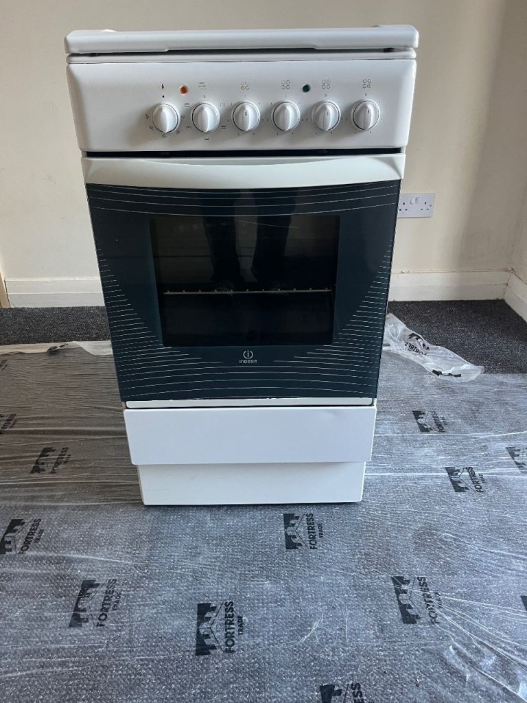 Electric cooker. Freestanding cooker. Boiling top. Hob. Electric cooker