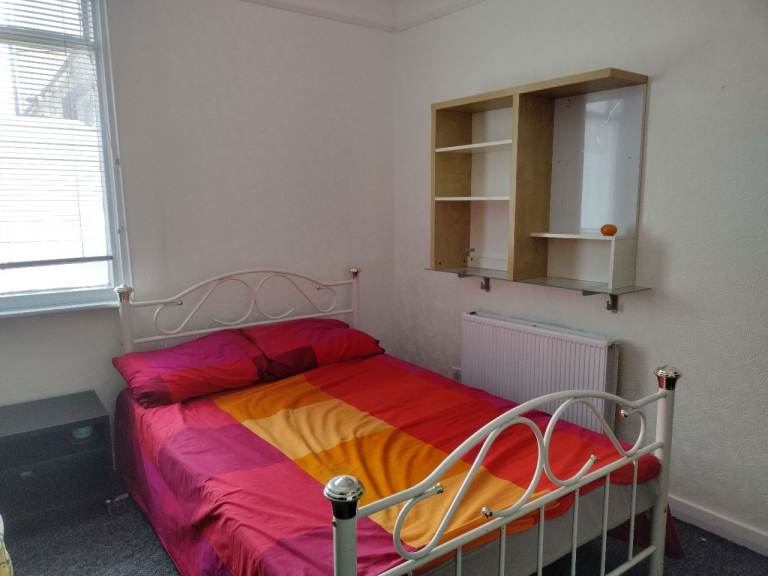 DOUBLE ROOM in LEYTON