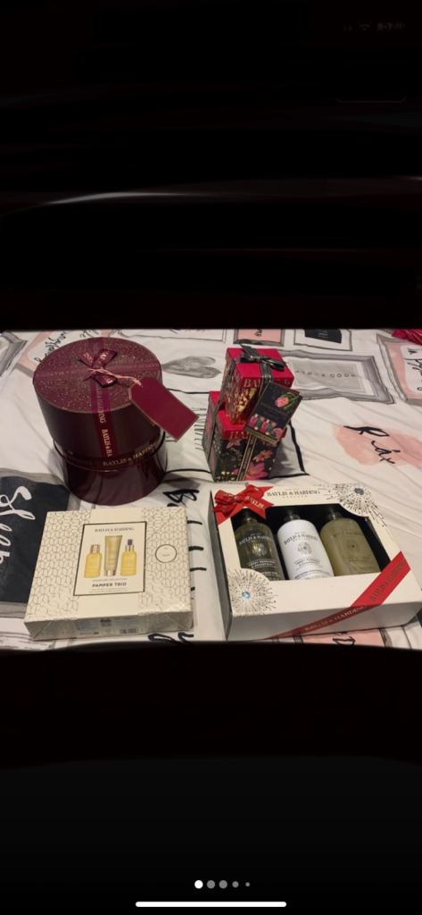NEW SET OF 4 BAYLIS & HARDING GIFT SETS £10 EACH OR ALL FOR £35
