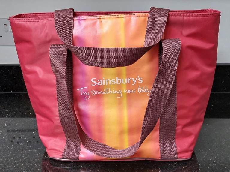 Nice clean Sainsbury's zip up insulated bag with carry handles, 33 x 19 x 32cm = 20L