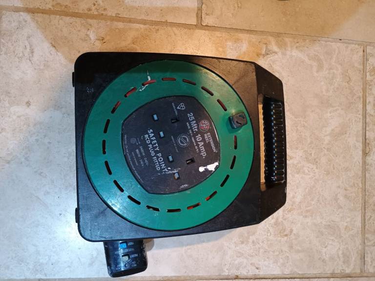 25m, 10 Amp Extension Reel fitted with an inline Safety Point RCD plug set