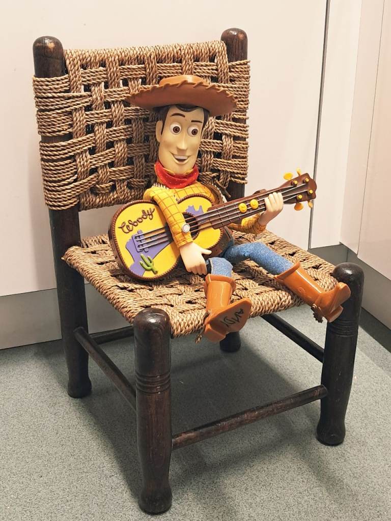 Rare Toy Story 2 Strummin Singing Woody With Guitar 17" Figure / Doll 1999 (Guitar-Working good)