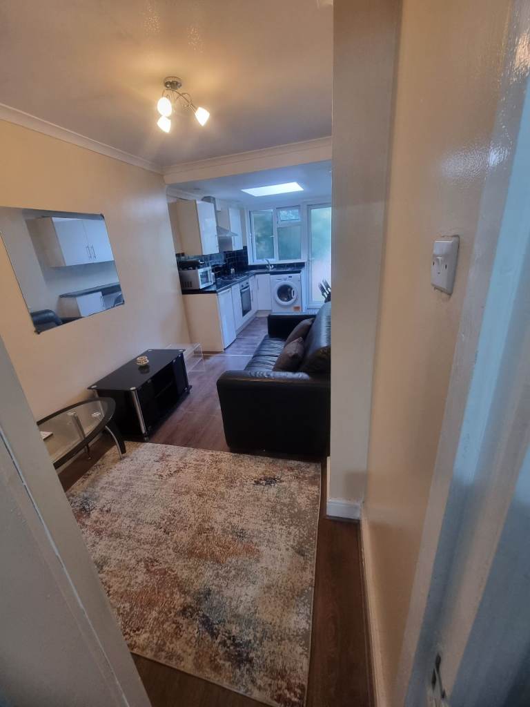 1 bedroom Ground floor flat