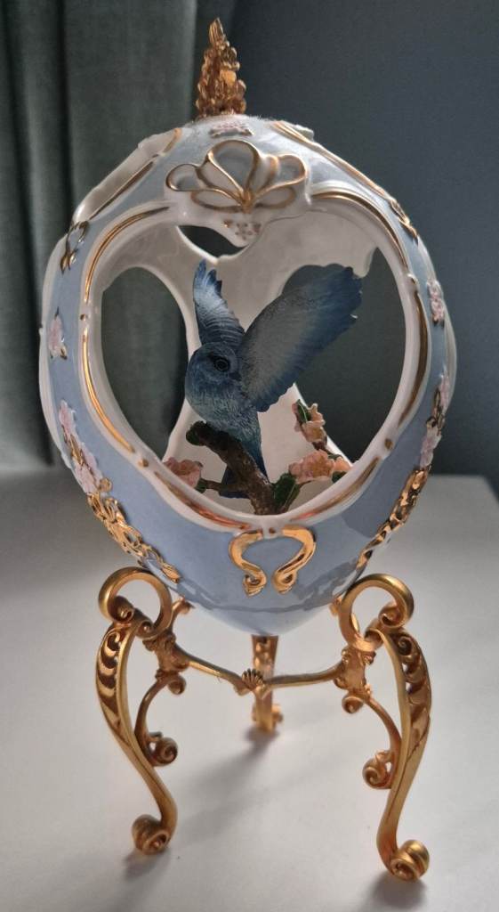 Franklin Mint Bluebird House of Faberge Egg Birds of the World With Stand Vintage