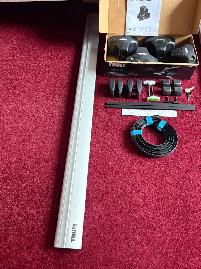 Thule roof bars and Thule Rapid System 754 and Thule Rapid System Kit 1686 ( for Audi A1 )