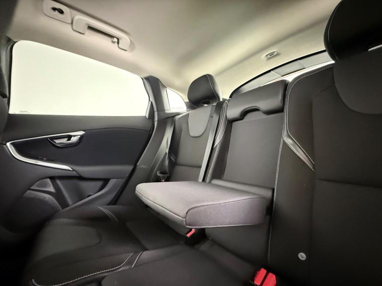 2016 Volvo V40 D2 [120] Momentum Nav Plus 5dr Geartronic HATCHBACK DIESEL Automatic