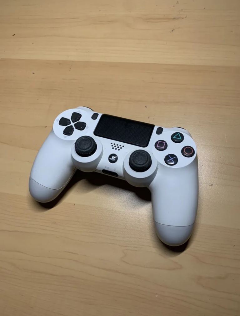 image for PS4 controller white good condition 