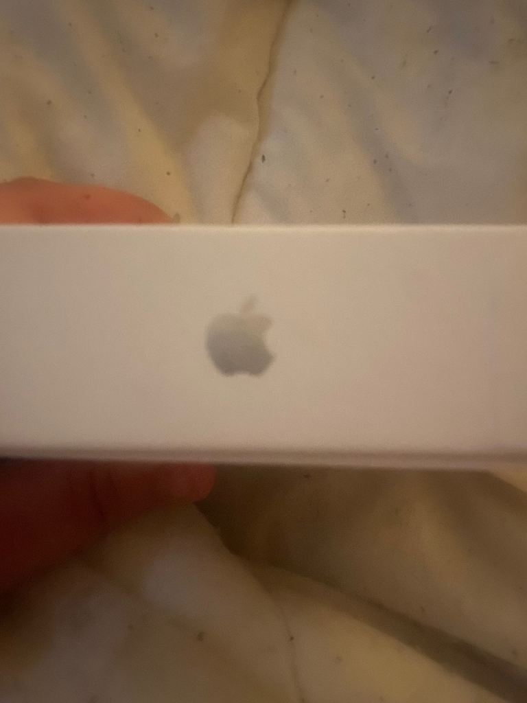 Apple AirPods 2nd Gen Wireless Charging Case - White, Boxed