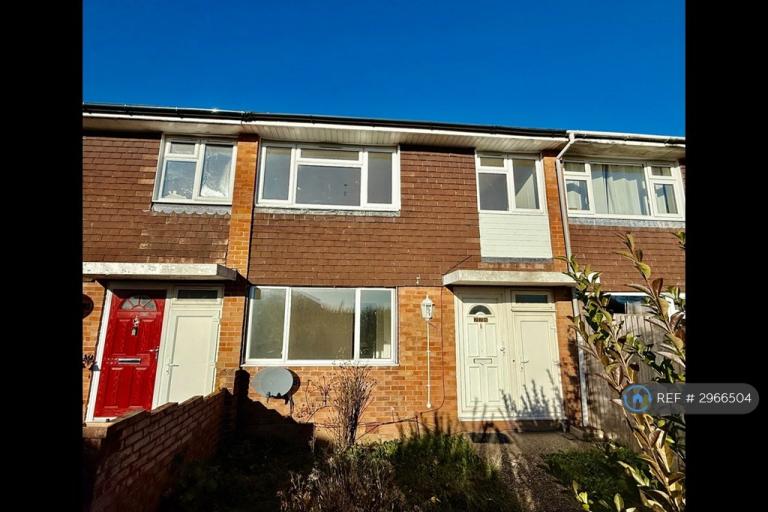 4 bedroom house in Sandy Hill Road, Farnham, GU9 (4 bed) (#2966504)