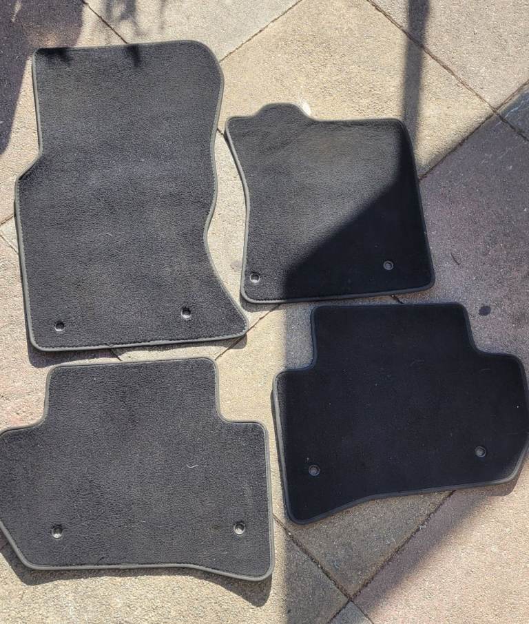 * Land Rover Original Genuine 4 Match Set Interior In Car Mats Front Rear Jaguar F Pace Suitable