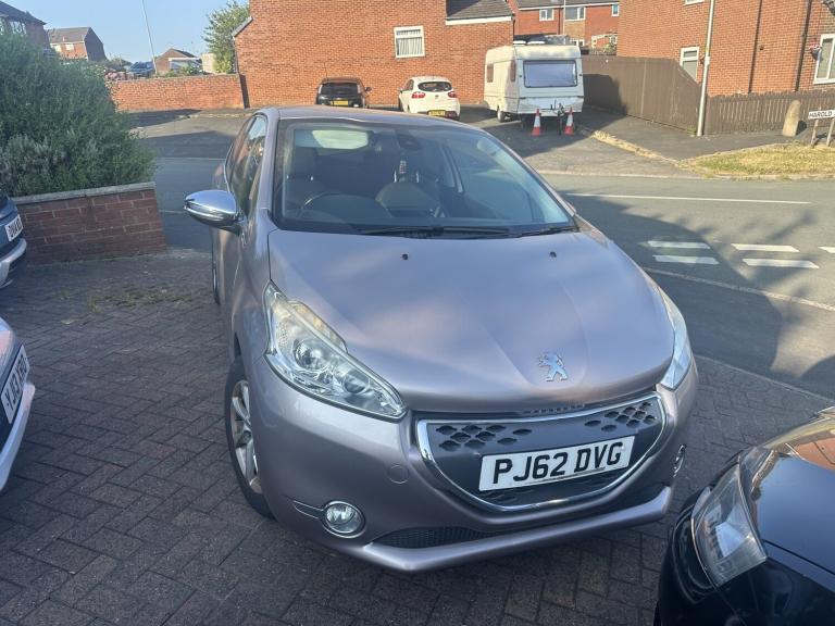 PEUGEOT 208 1.4 e-HDi Allure Pink Semi-auto Diesel 2012