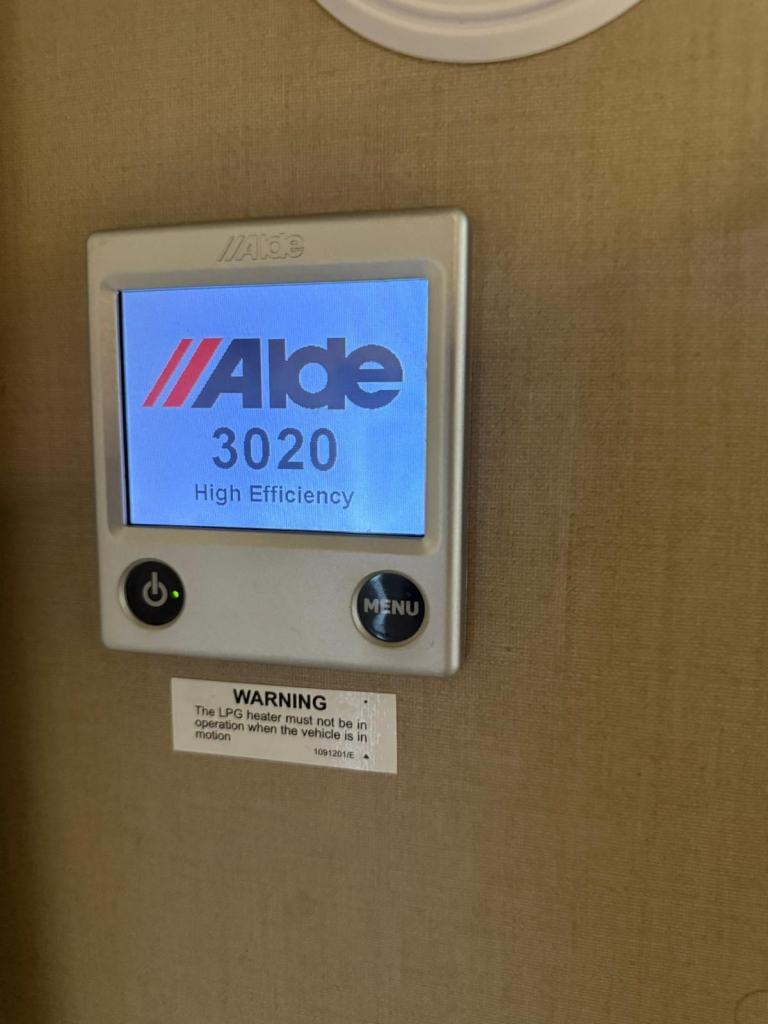 2015 STERLING ECCLES SE SAPPHIRE - 4 BERTH CARAVAN 