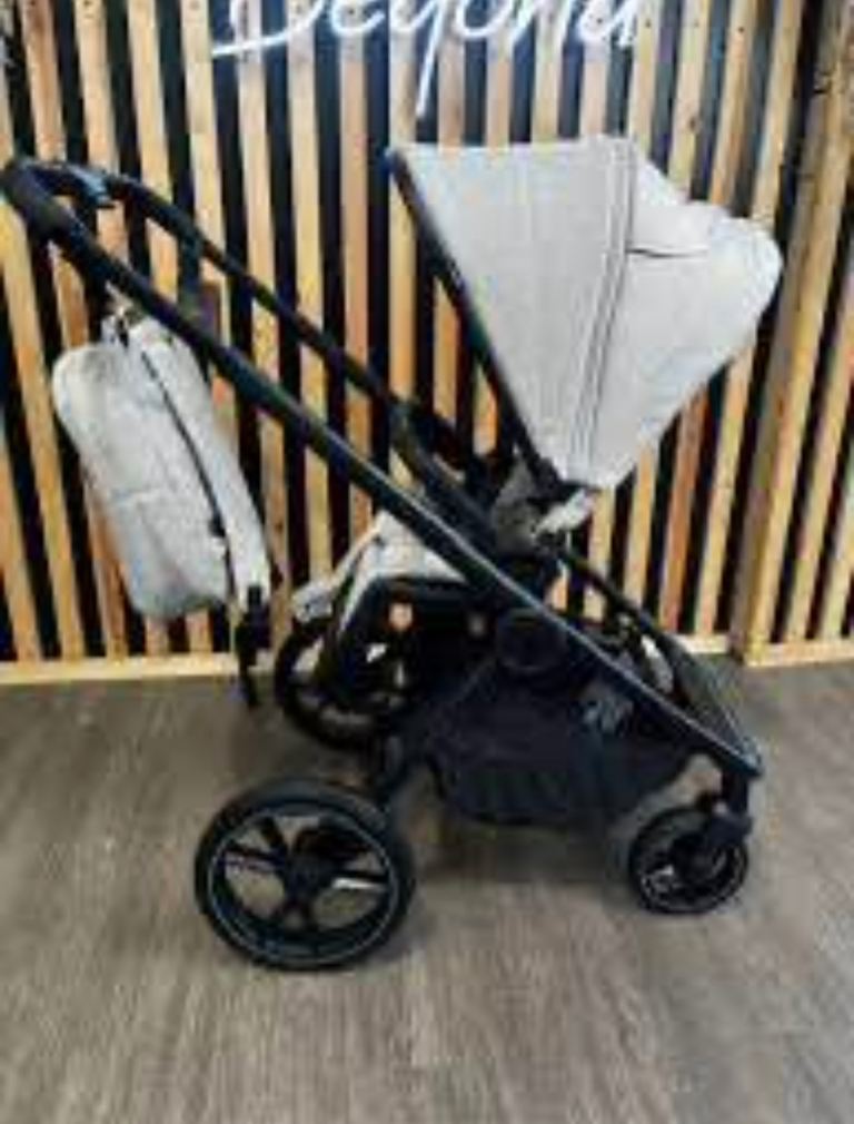 Grey Baby Pushchair/Pram with Carrycot and Seat Unit – Good Condition