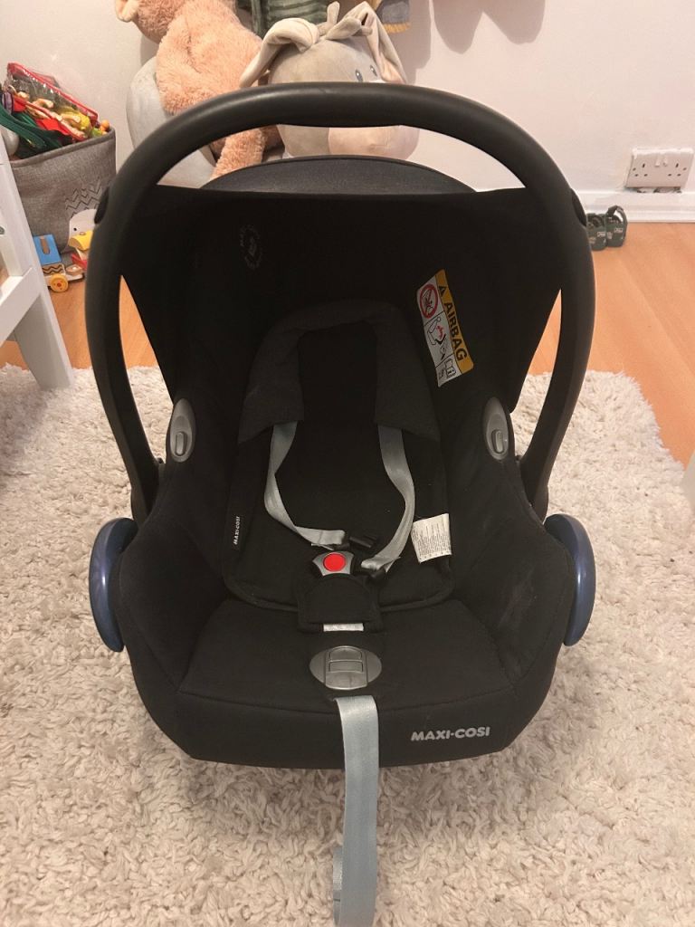 Maxi-Cosi Car Seat and Isofix Base- Black, Good Condition