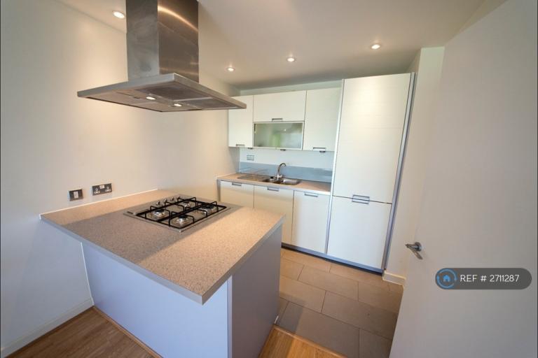 1 bedroom flat in Douglas Path, London, E14 (1 bed) (#2711287)